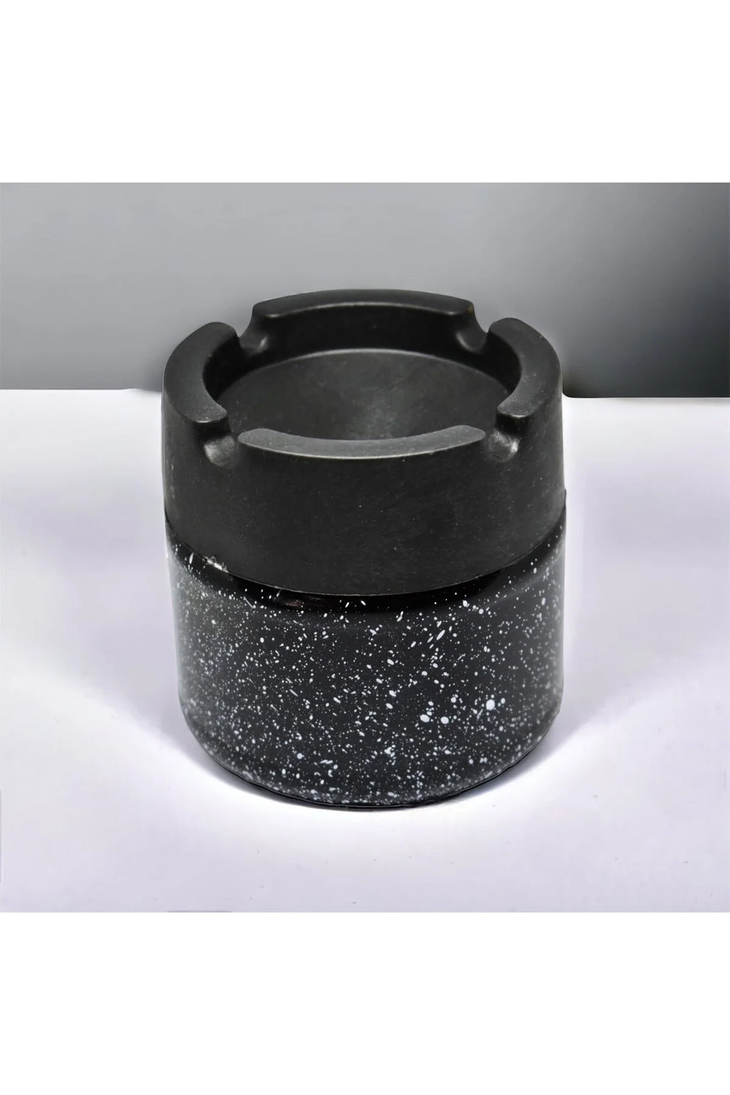 Cam Kül Tablası 8x8.5 cm-Siyah Noktacıklı