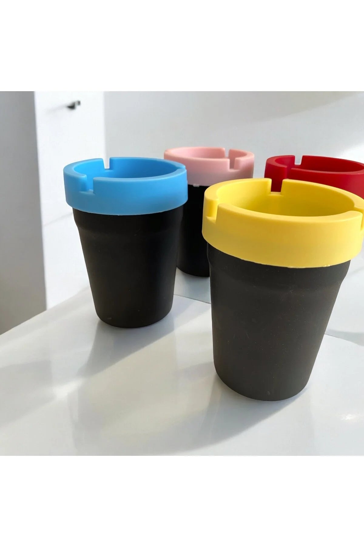 1 Adet Sert Plastik Kokusuz Küllük/ Kapaklı Küllük -Boy 10.5cm/Fosforlu Seri Asorti