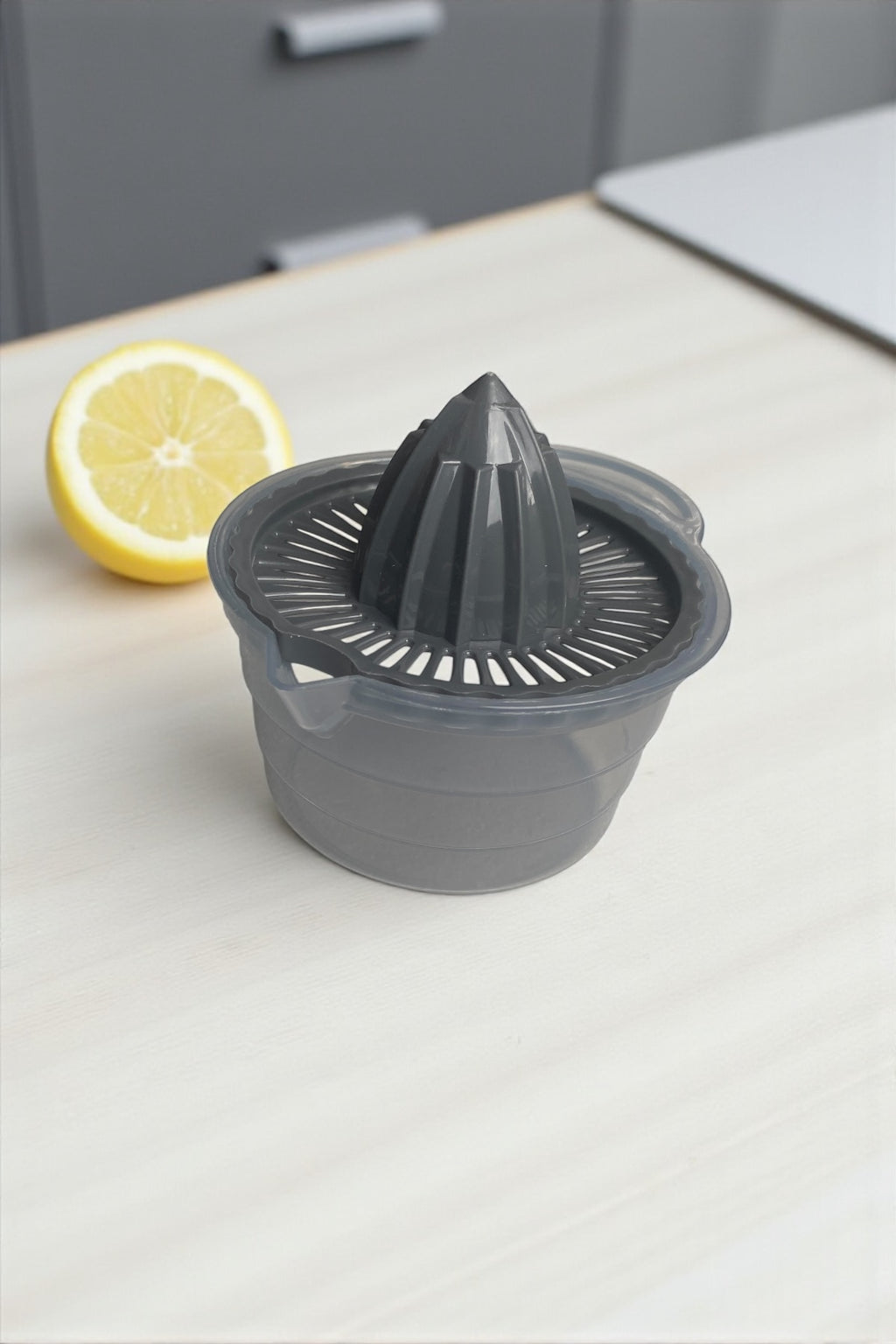 Narenciye Sıkacağı/ Limon, Portakal Sıkacağı 350 Ml Hazneli Sert Plastik Gri