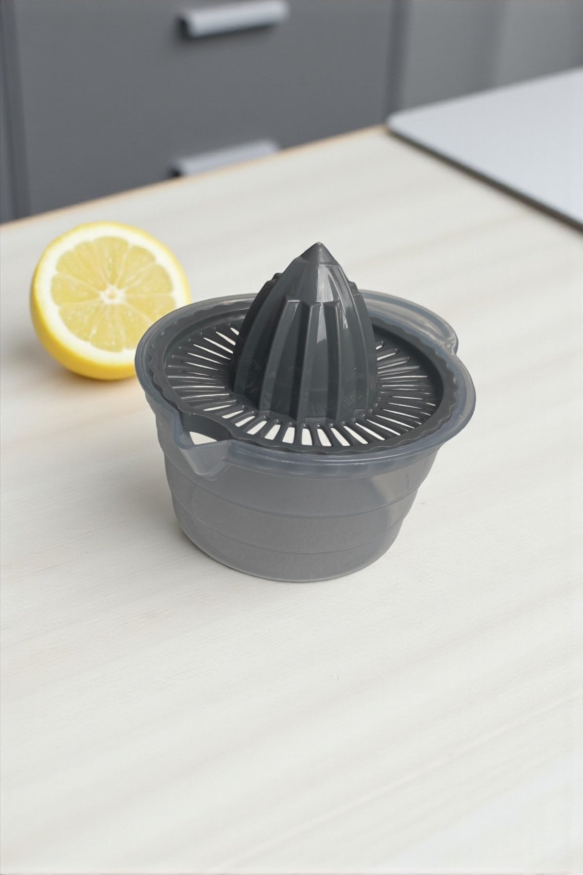 Narenciye Sıkacağı/ Limon, Portakal Sıkacağı 350 Ml Hazneli Sert Plastik Gri