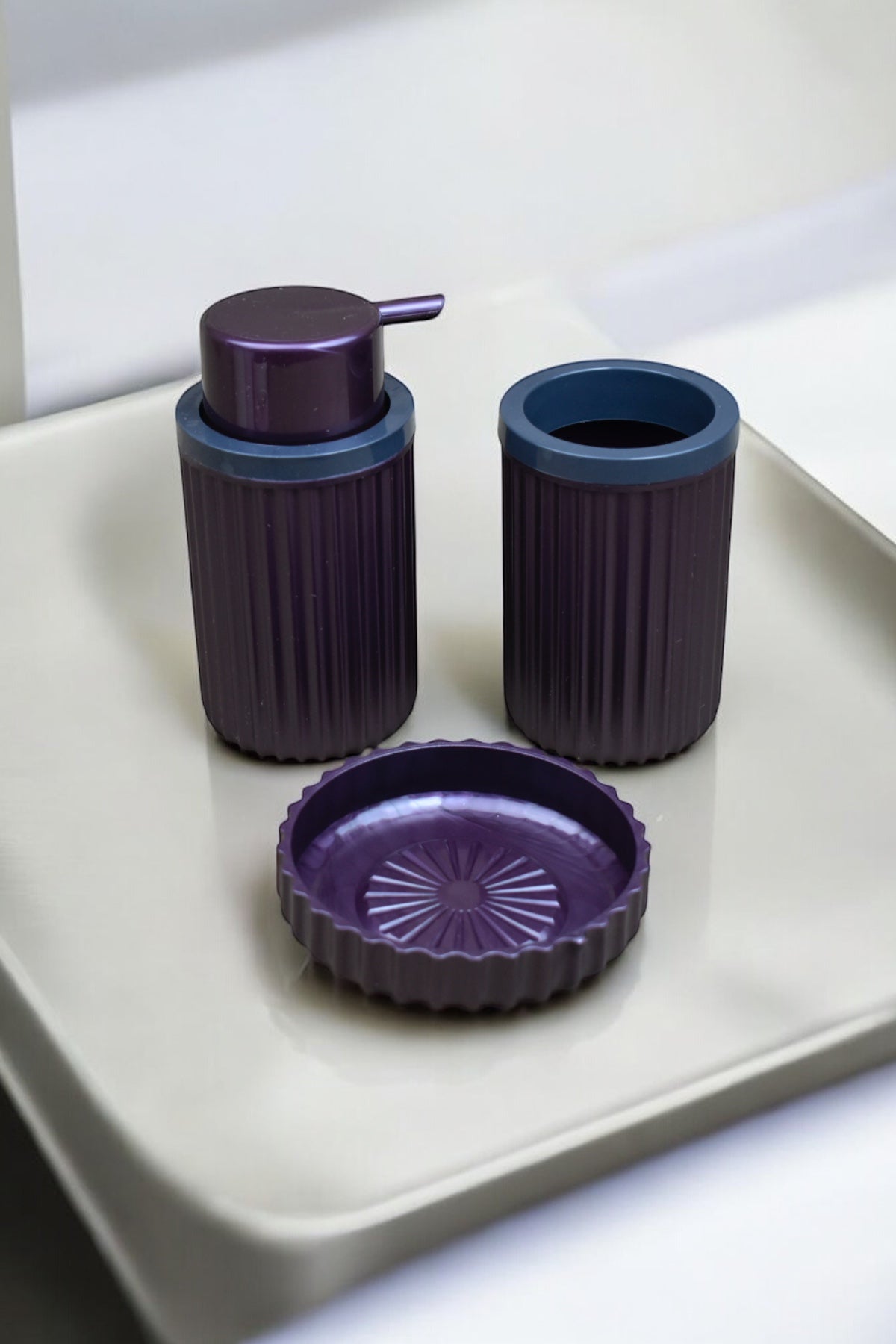 3 Parça Sert Plastik Banyo Seti/ Sıvı Sabunluk, Diş Fırçalık ve Katı Sabunluk-Mürdüm