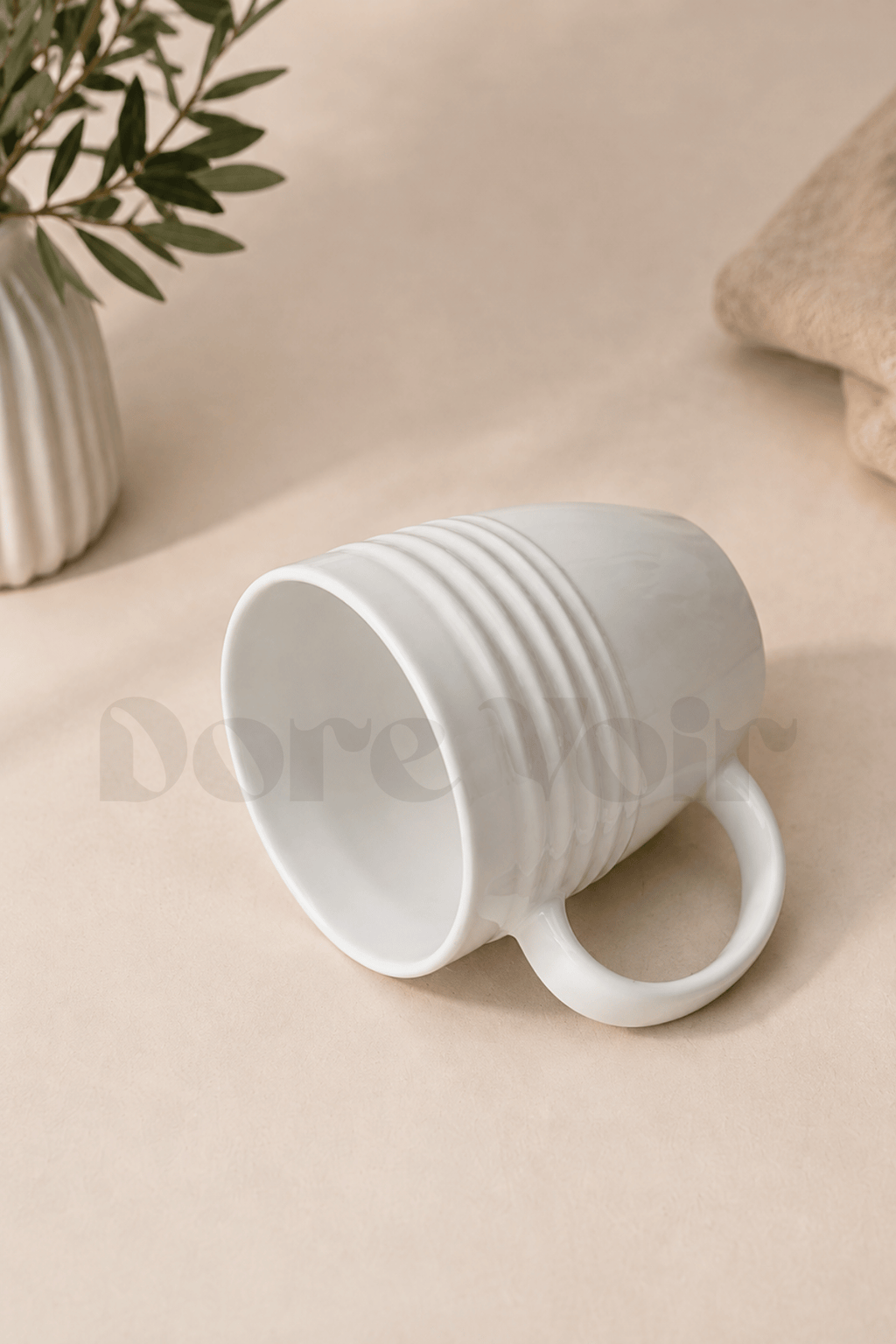 Beyaz Porselen Çizgili Kupa-280 ML ( Kullanımı etkilemeyecek defolar olabilir)