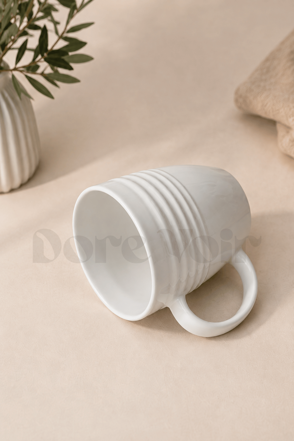 Beyaz Porselen Çizgili Kupa-280 ML ( Kullanımı etkilemeyecek defolar olabilir)