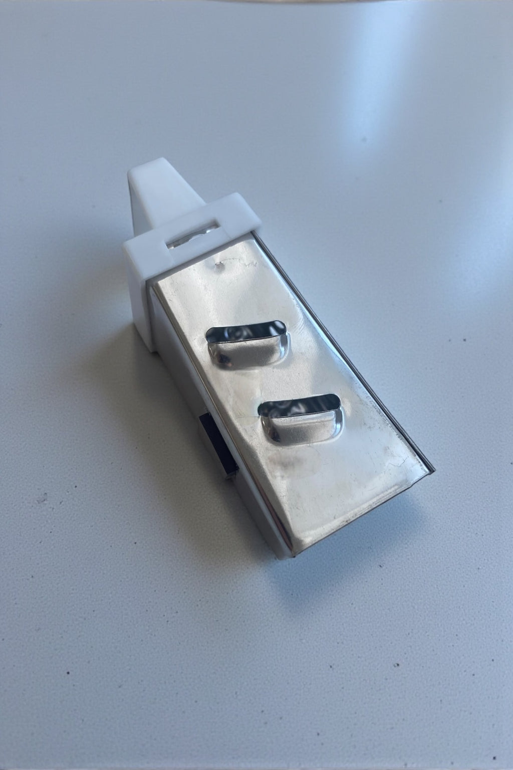 Magnetli 1 Adet Metal Mini Sarımsak Rendesi 7,3 CM- Asorti