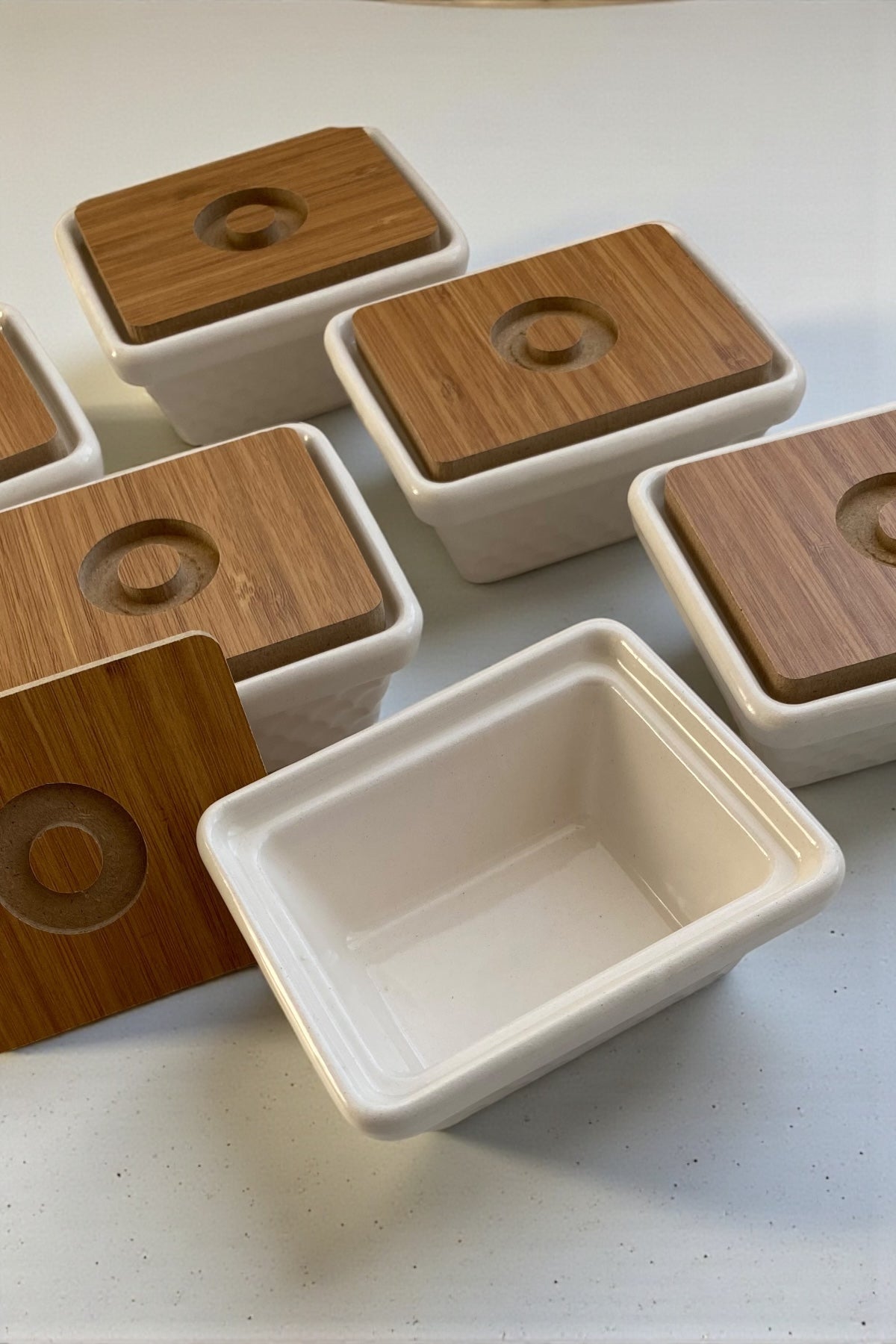 6 Adet Seramik Kaseli Kahvaltı Seti Bambu Kapaklı Ahşap Tepsili -120 ML